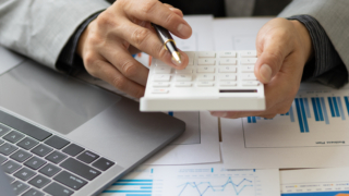 いくらで売れる？物語でわかる「簡易査定」と「のれん」の話